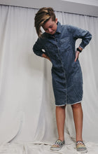Load image into Gallery viewer, Tennessee Chambray Button Up