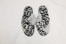 Load image into Gallery viewer, Dana Leopard Criss Cross Slippers